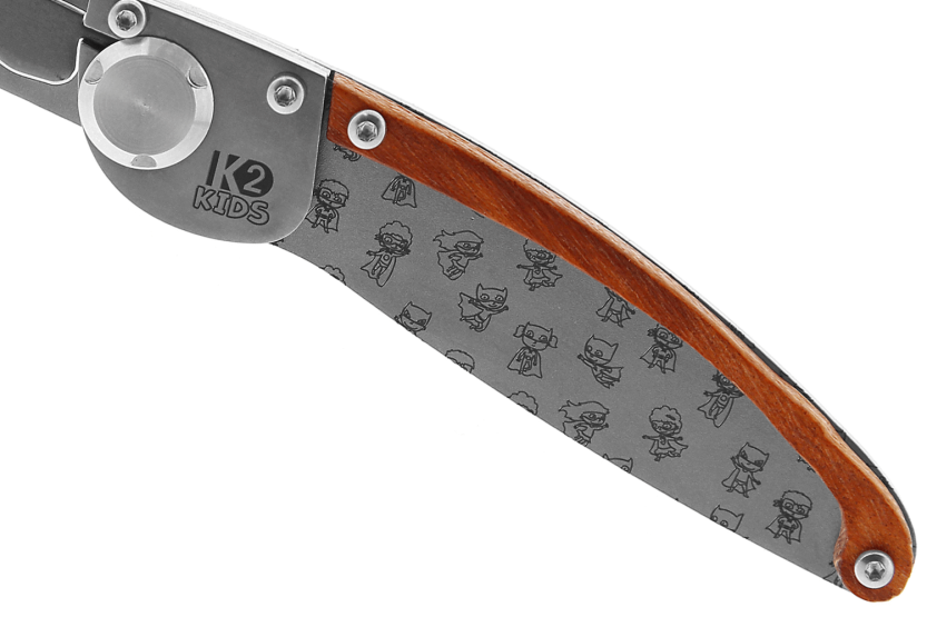 K2 Kids taittoveitsi 812173 ruostumattomasta teräksestä valmistettu kahva supersankari design 9.5cm + mokkanahkainen tuppi