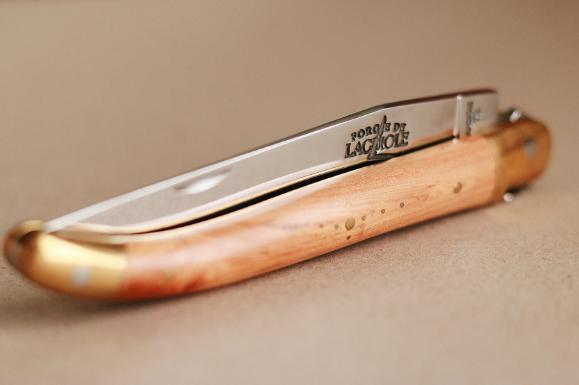 Cuchillo plegable Forge de Laguiole mango de enebro 11cm virola de latón