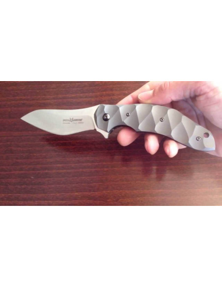 Navaja plegable Anso FOX Fx.302 con mango de titanio corrugado