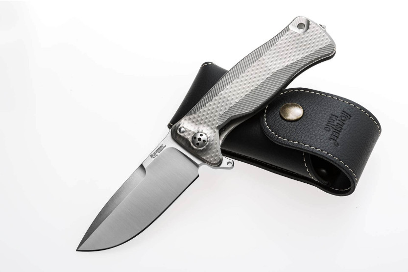 LionSteel SR11 coltello pieghevole 12 cm manico in titanio con punta rompivetro + fodero in pelle
