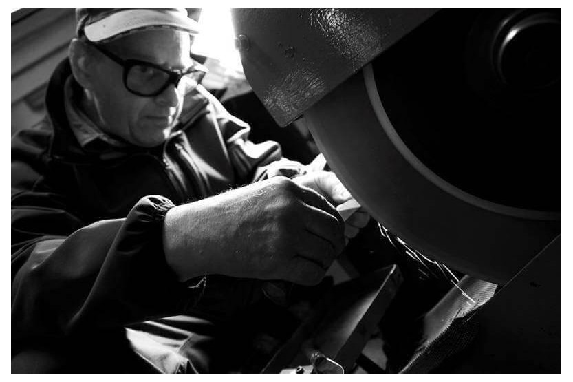Old Bear Total Black laminated ayous wood handle craft knife