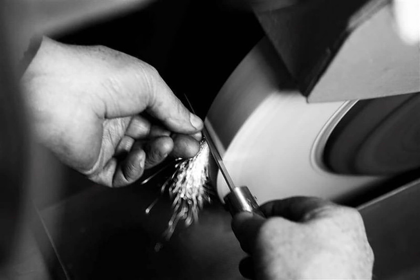 Old Bear Total Svart laminerat trähandtag i ayous trä hantverkskniv