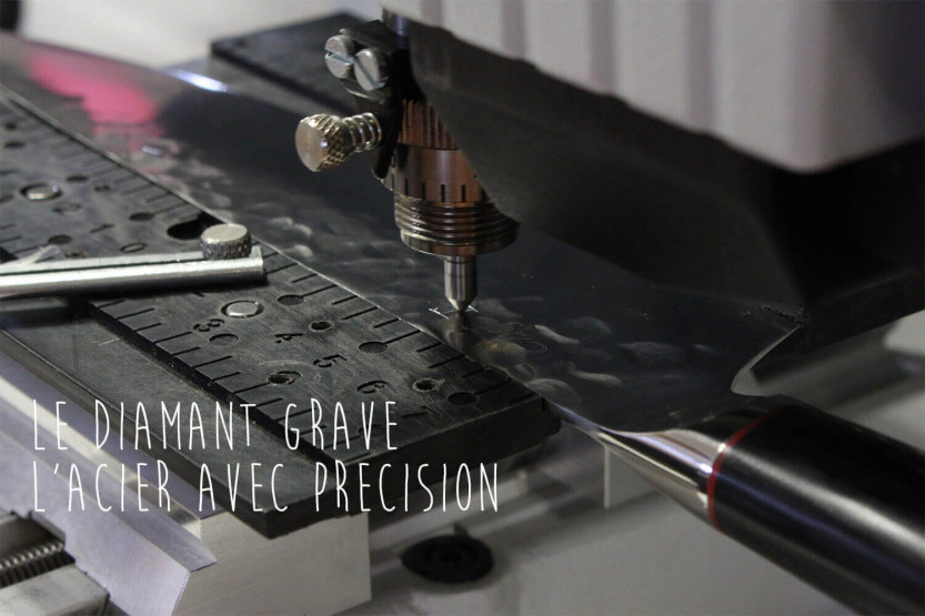 Gravação personalizada com diamante na lâmina