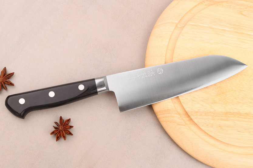 16,5 cm Takamura VG10 polert japansk santokukniv