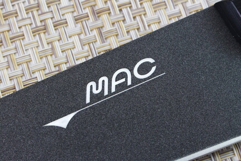 MAC Svart 17cm japansk santokukniv
