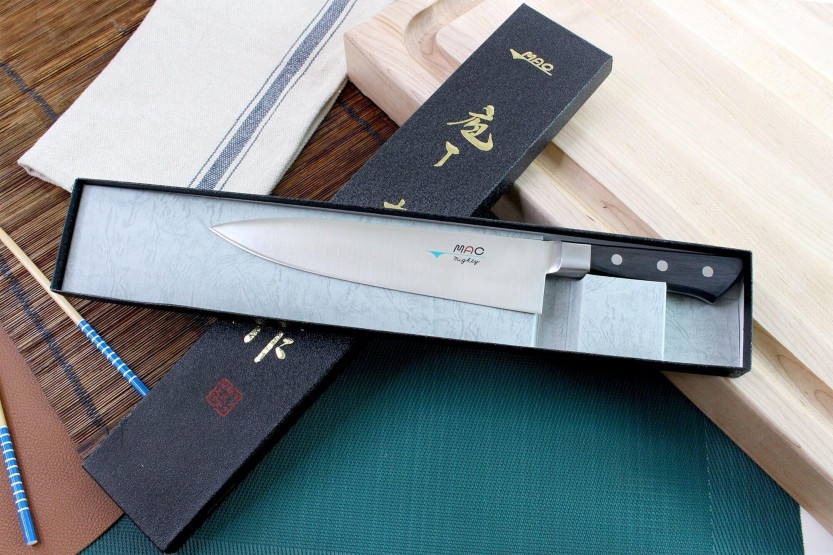 Faca de chef japonesa MAC Professional 22cm