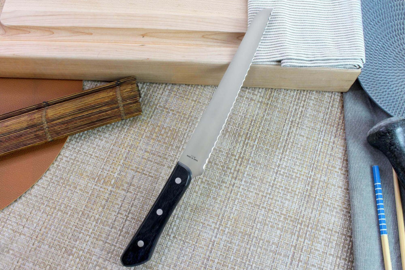 Japanisches Brotmesser MAC Chef gezackte Klinge 22cm