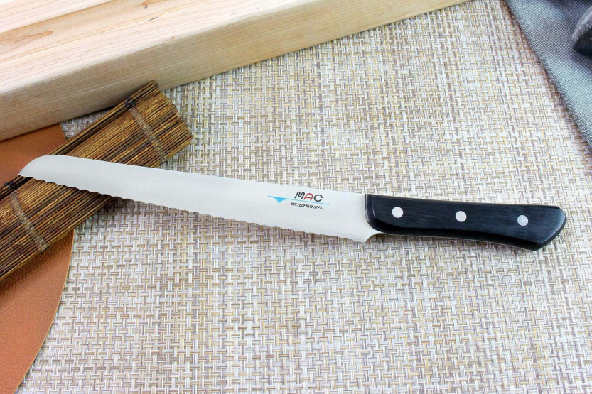 Japanisches Brotmesser MAC Chef gezackte Klinge 22cm