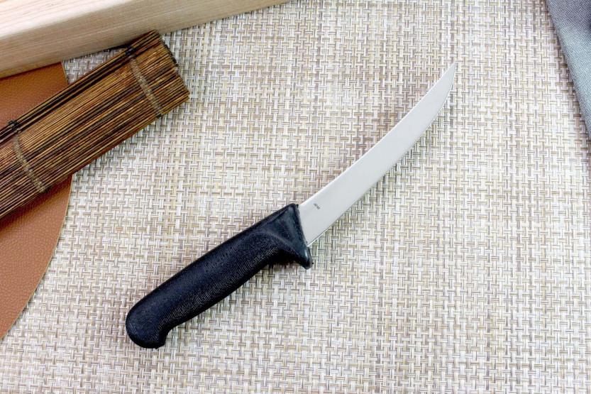 MAC Chef japanilainen luuttomaksi leikkaava veitsi 15.5cm