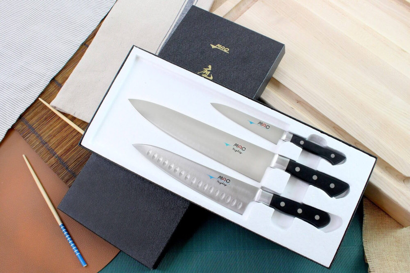 Set of 3 MAC Professional office japanese knives + chef alveolé 20cm + chef 24cm