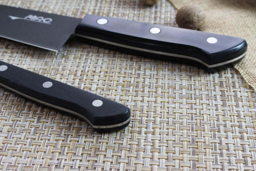 Sett med 2 MAC Black Universal + Chef 18 cm japanske kniver