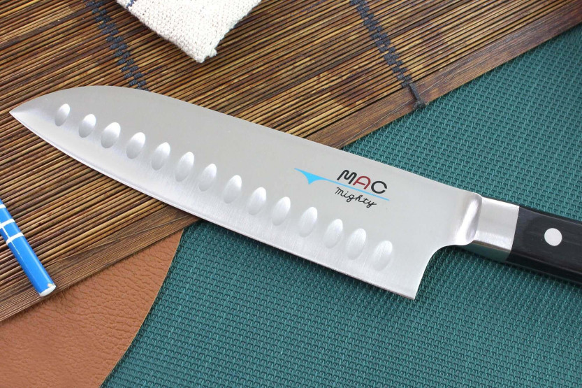 MAC Professional 17 cm japansk santoku-kniv med honeycomb-design