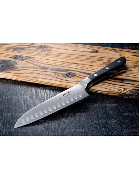 MAC Professional 17 cm japansk santokukniv med bikakedesign