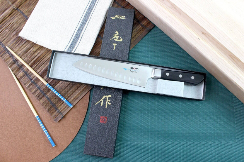MAC Cuchillo santoku japonés profesional de 17 cm con diseño de panal de abeja