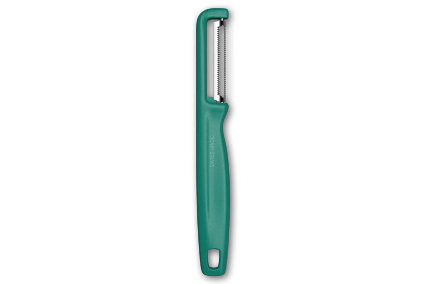 Victorinox Iota -kuorimaveitsi, jossa on sahalaitainen terä ja vihreä kahva.