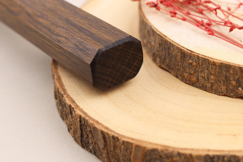 Faca de chef japonesa Hado Sumi B1D 24 cm feita à mão com cabo de carvalho