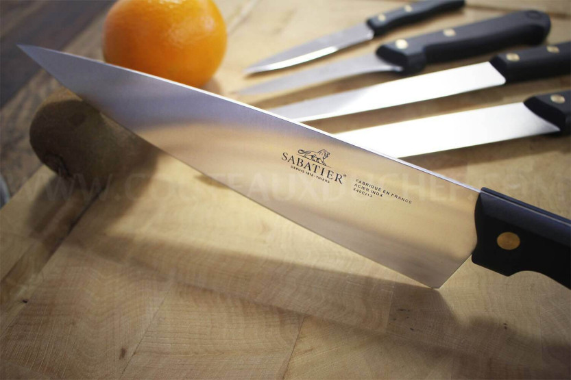 Väska med 5 Sabatier Cuisine d'Aujourd'hui-knivar tillverkade i Frankrike