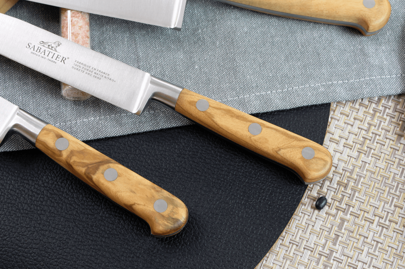 Sabatier Provençao cook's case 7 French-made knives + 1 gun