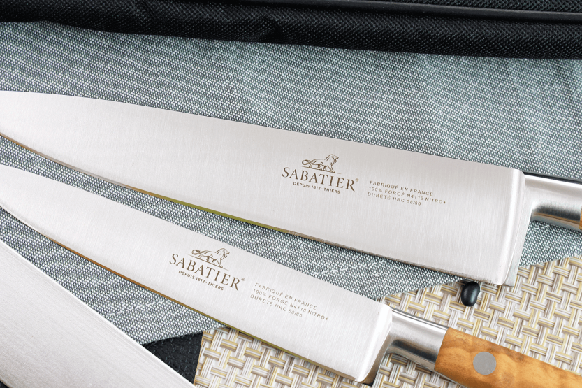 Sabatier Provençao cook's case 5 French-made knives + 1 gun