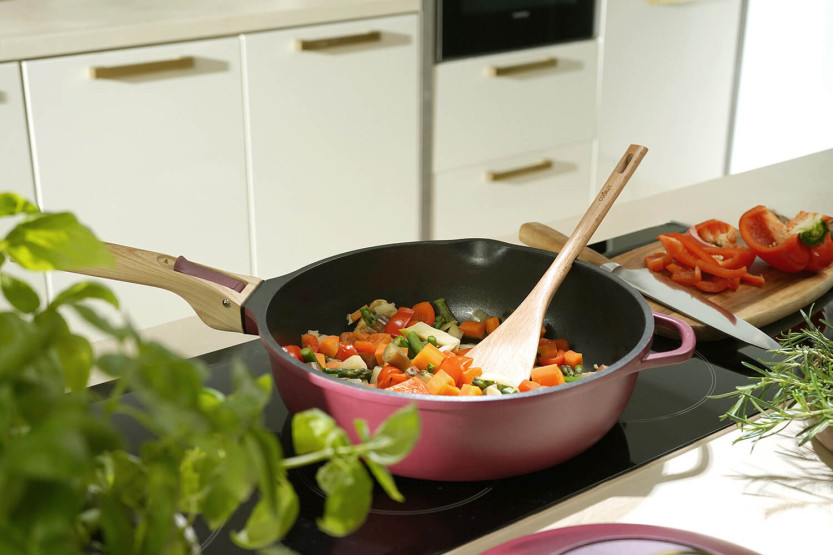 Cookut tarttumaton paistinpannu La Fabuleuse 8-in-1 halkaisija 28cm rubiini