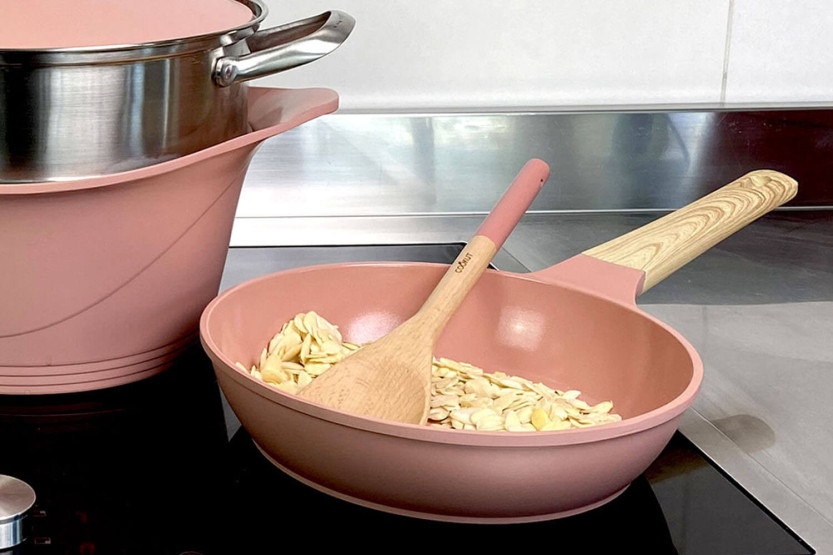 The Incredible Cookut marshmallow ceramic non-stick pan