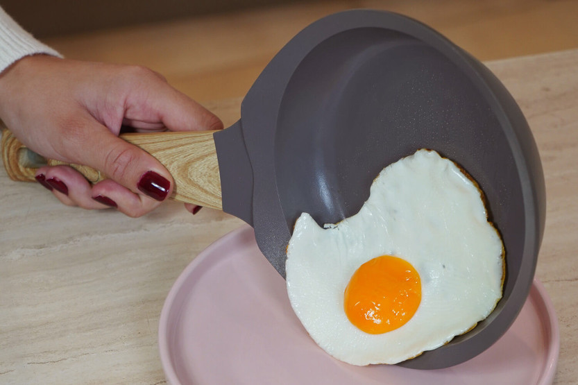 The Incredible Cookut mocha keramisk non-stick stekpanna