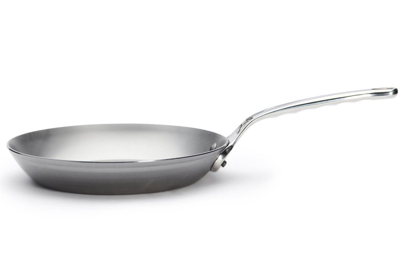 De Buyer Mineral B Pro 24cm pyöreä teräspannu, jossa on valettu ruostumattomasta teräksestä valmistettu kahva