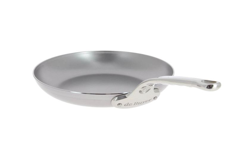 De Buyer Mineral B Pro 24cm teräsomelettipannu, jossa on valettu ruostumattomasta teräksestä valmistettu kahva