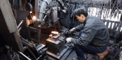 Toshihiro Wakui dans son atelier